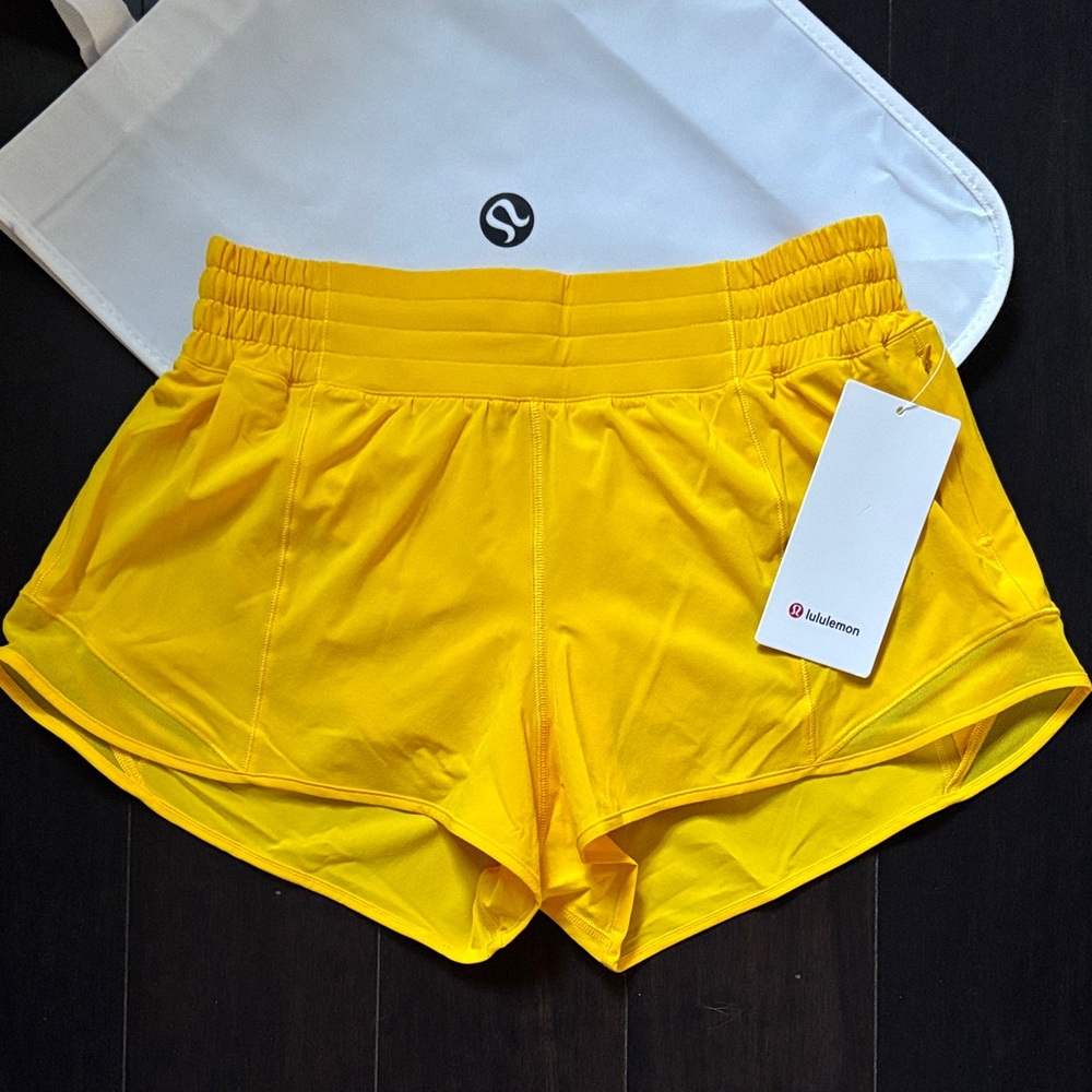 LULULEMON HOTTY HOT HR 2.5” SHORTS IN MAIZE YELLOW SZ 2,8 NWT